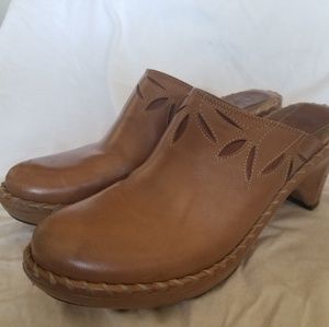 Frye clogs